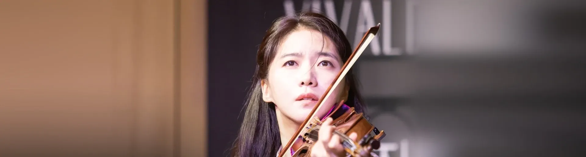 banner image of 한수진 인터뷰 : 비틀스의 방에서 켠 사계