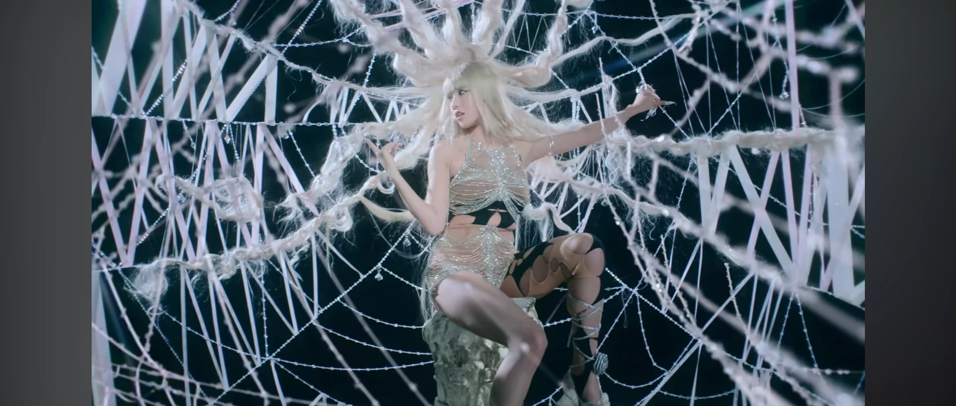 에스테틱을 입는 케이팝 image5